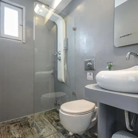 Endearing Naxos Quadruple Private Balcony Center Apartman